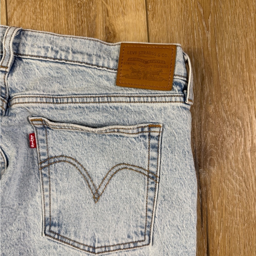 Levis Premium Jeans Womens Size 32x26 Light Stone Wash Wedgie Straight Fit - Picture 6 of 12